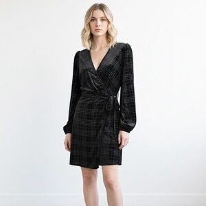 Gianni Bini V-Neck Plaid Houndstooth Velvet Long Sleeve Midi Wrap Dress